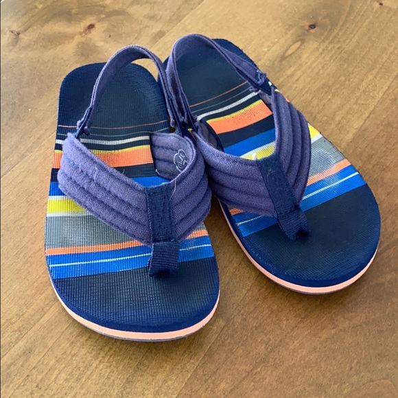 Cat & Jack Flip Flops - Picture 2 of 4